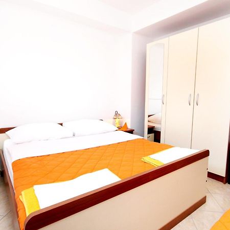 Apartments With A Parking Space Seline, Paklenica - 6603 Starigrad Paklenica Bilik gambar