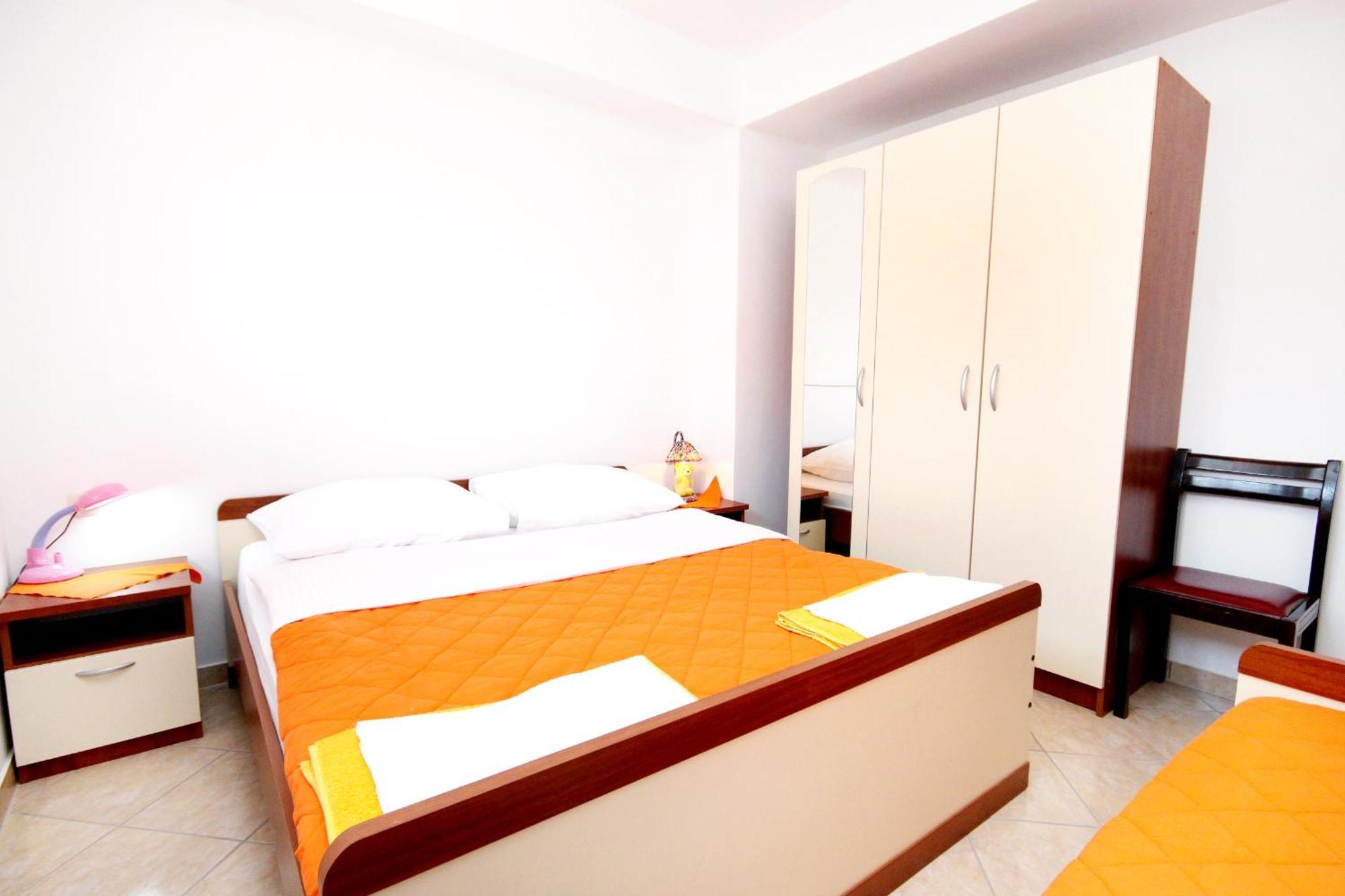 Apartments With A Parking Space Seline, Paklenica - 6603 Starigrad Paklenica Bilik gambar