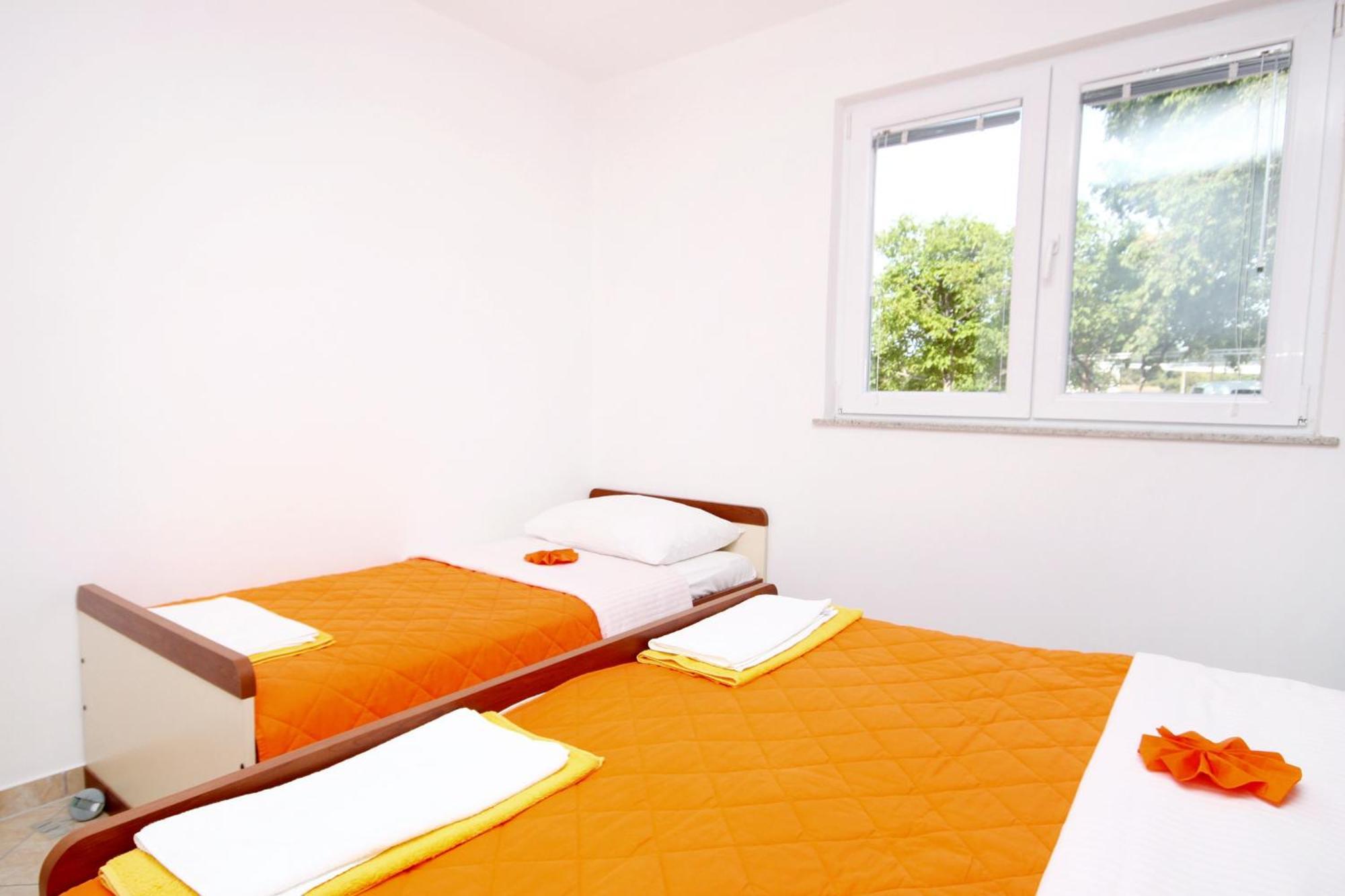 Apartments With A Parking Space Seline, Paklenica - 6603 Starigrad Paklenica Bilik gambar